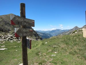 A signpost at Col de Coume d'Agnel, above Etang des Bésines